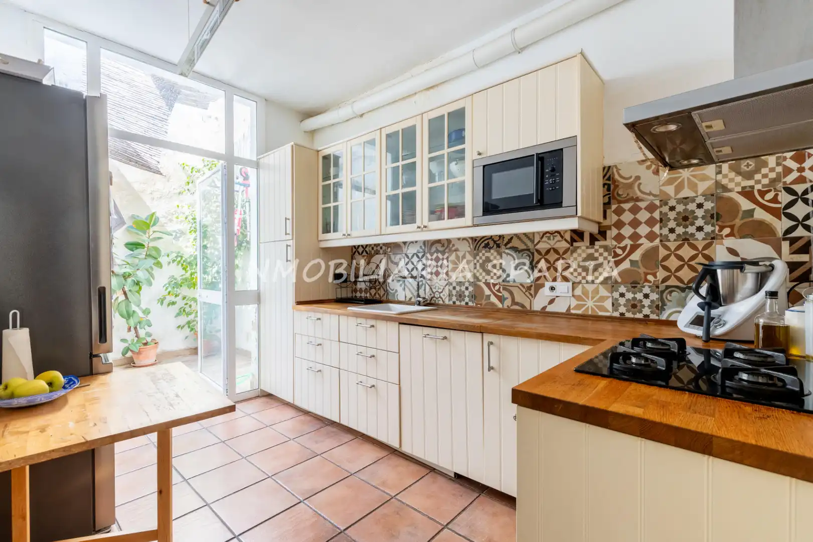 Cocina de Casa adosada en venta en Gelves con Terraza, Horno y Lavadora