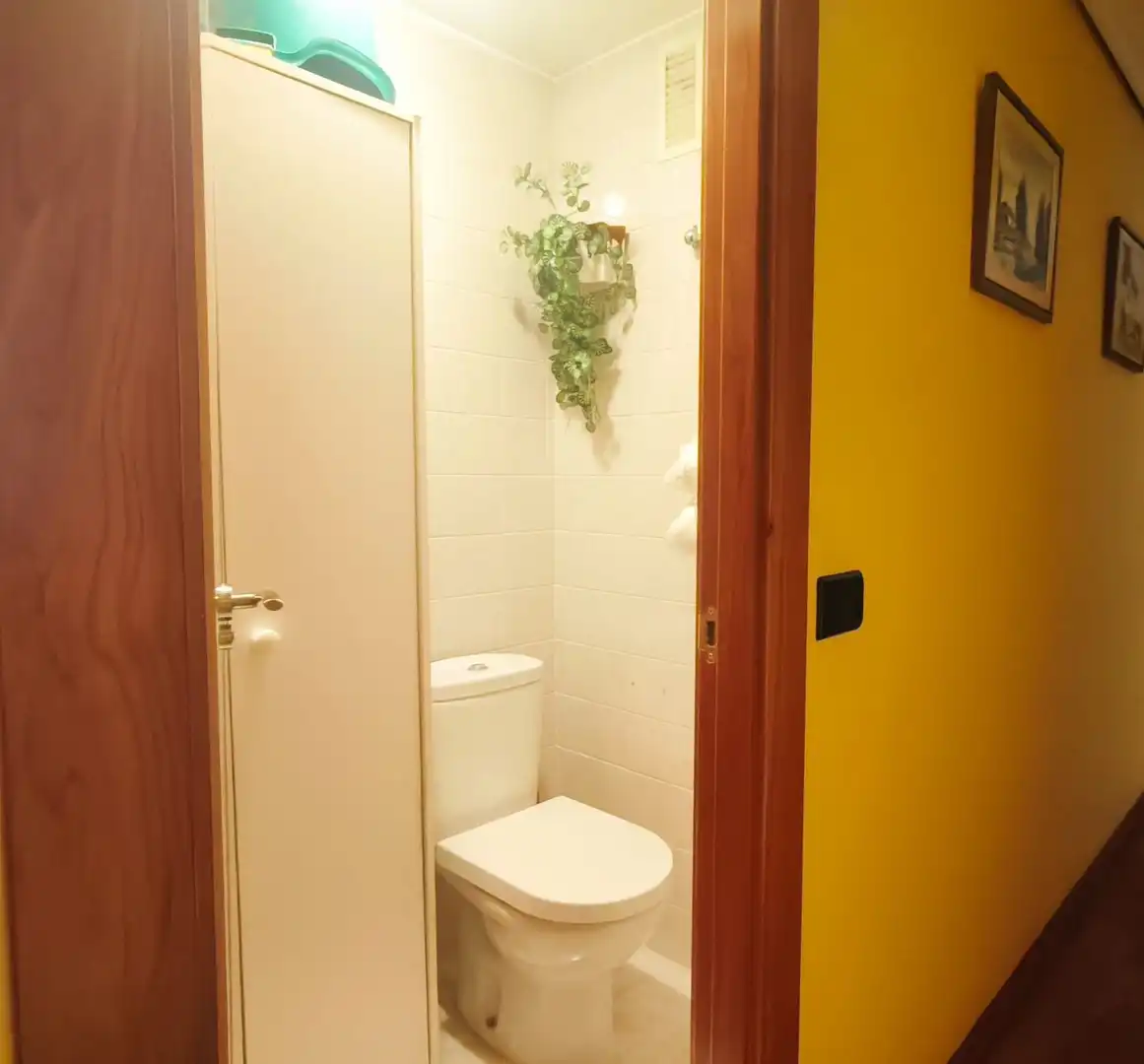 Bathroom of Flat for sale in Gijón   with Heating and Swimming Pool