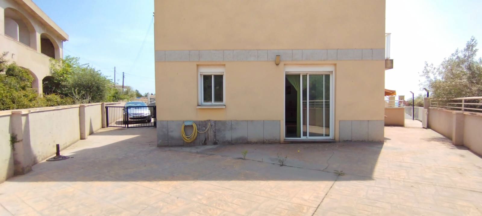 Vista exterior de Casa adosada en venda en Alcanar amb Parquet, Terrassa i Traster