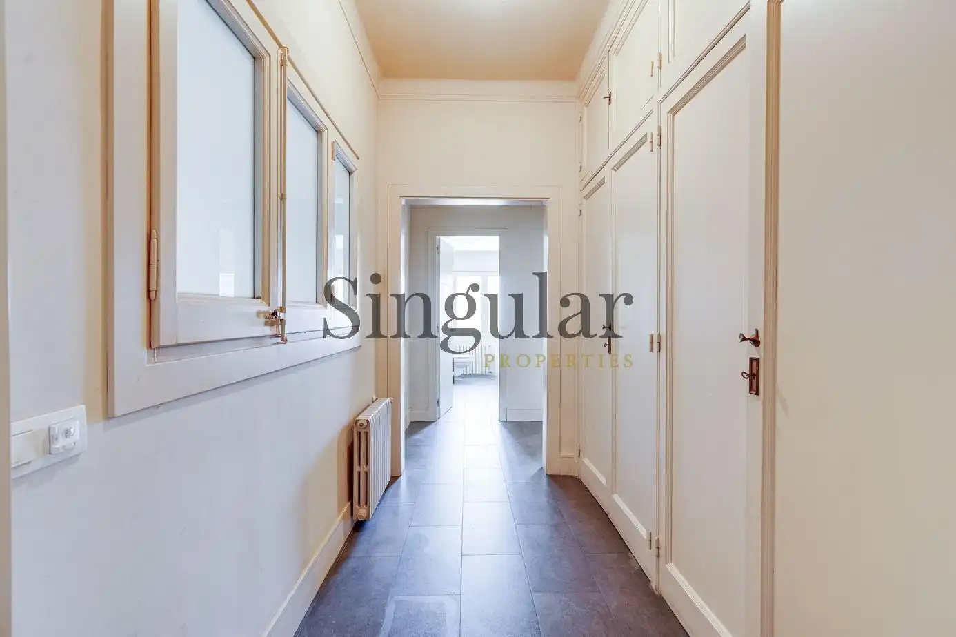 Wohnung zum Verkauf in Barcelona mit Klimaanlage, Heizung und Privatgarten