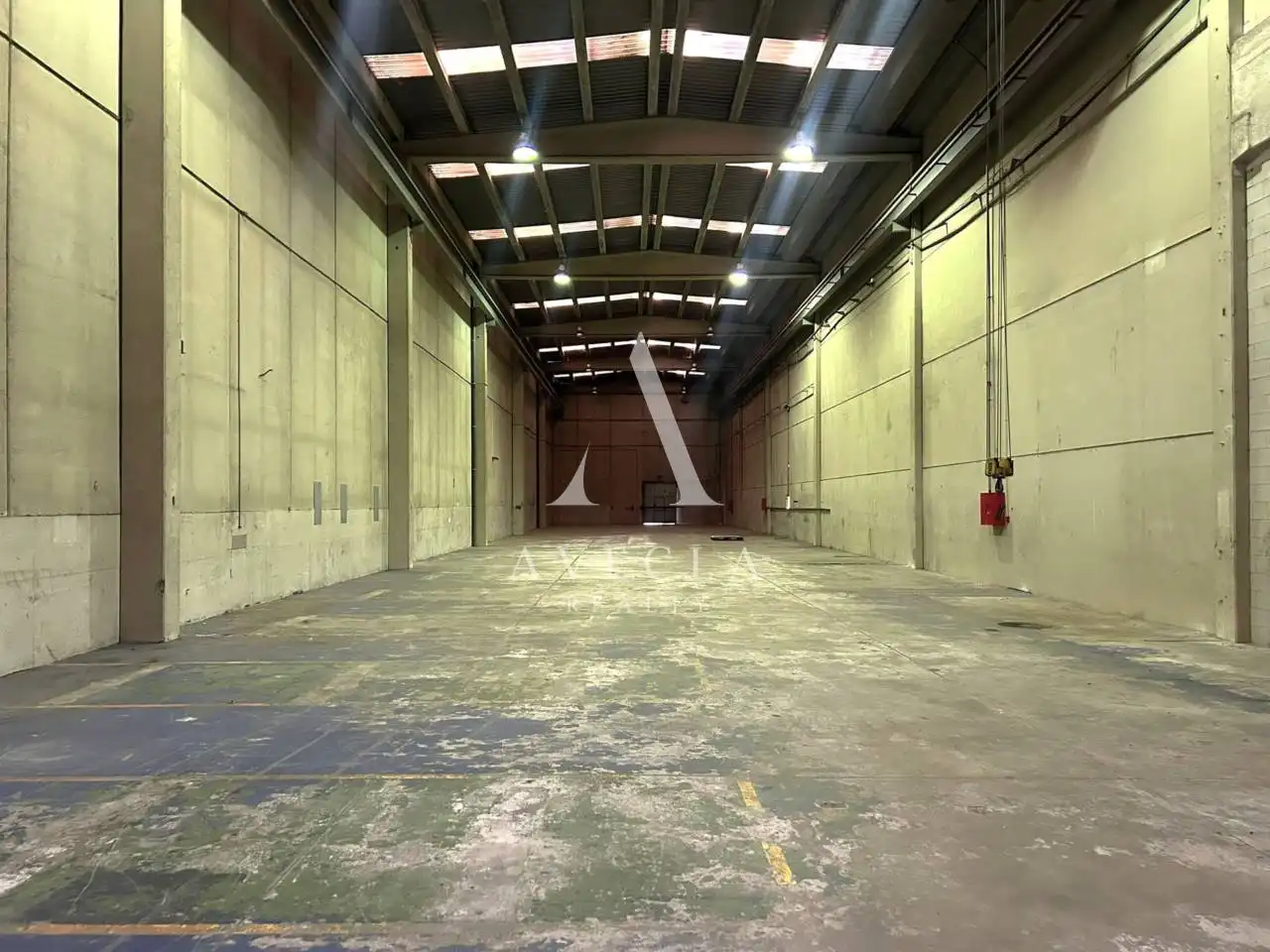 Nave industrial de alquiler en Ripollet