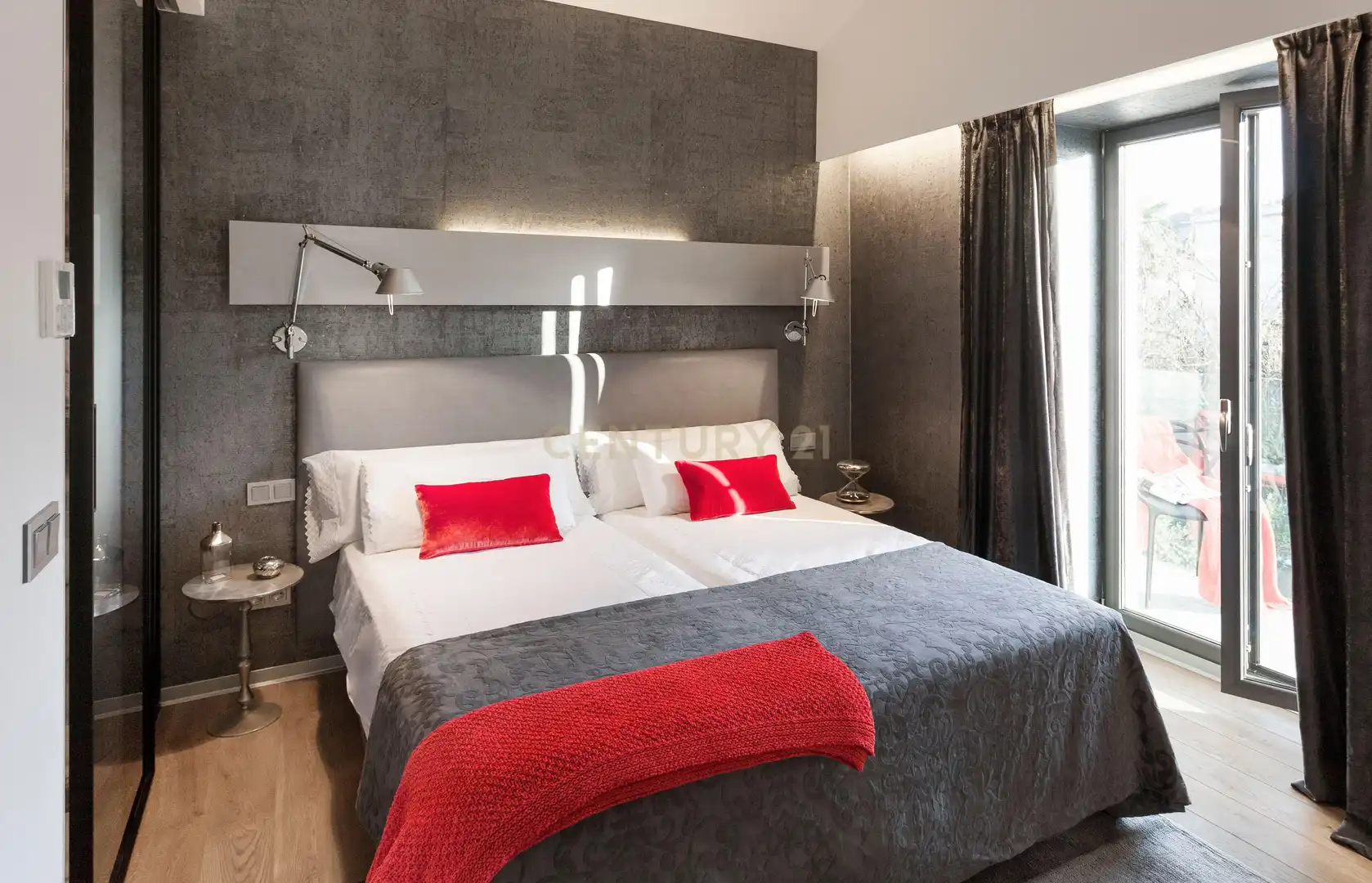 Dormitori de Casa o xalet en venda en Donostia - San Sebastián  amb Aire condicionat, Jardí privat i Piscina