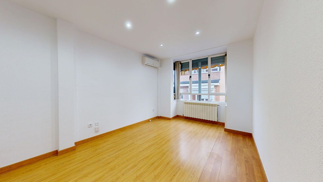 Bedroom of Flat to rent in  Madrid Capital  with Air Conditioner and Heating