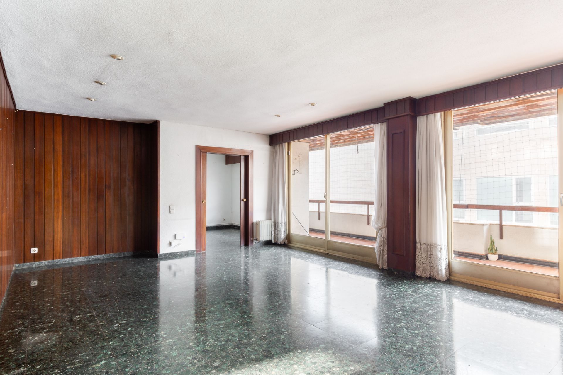 Flat for sale in  Valencia Capital  with Heating and Terrace