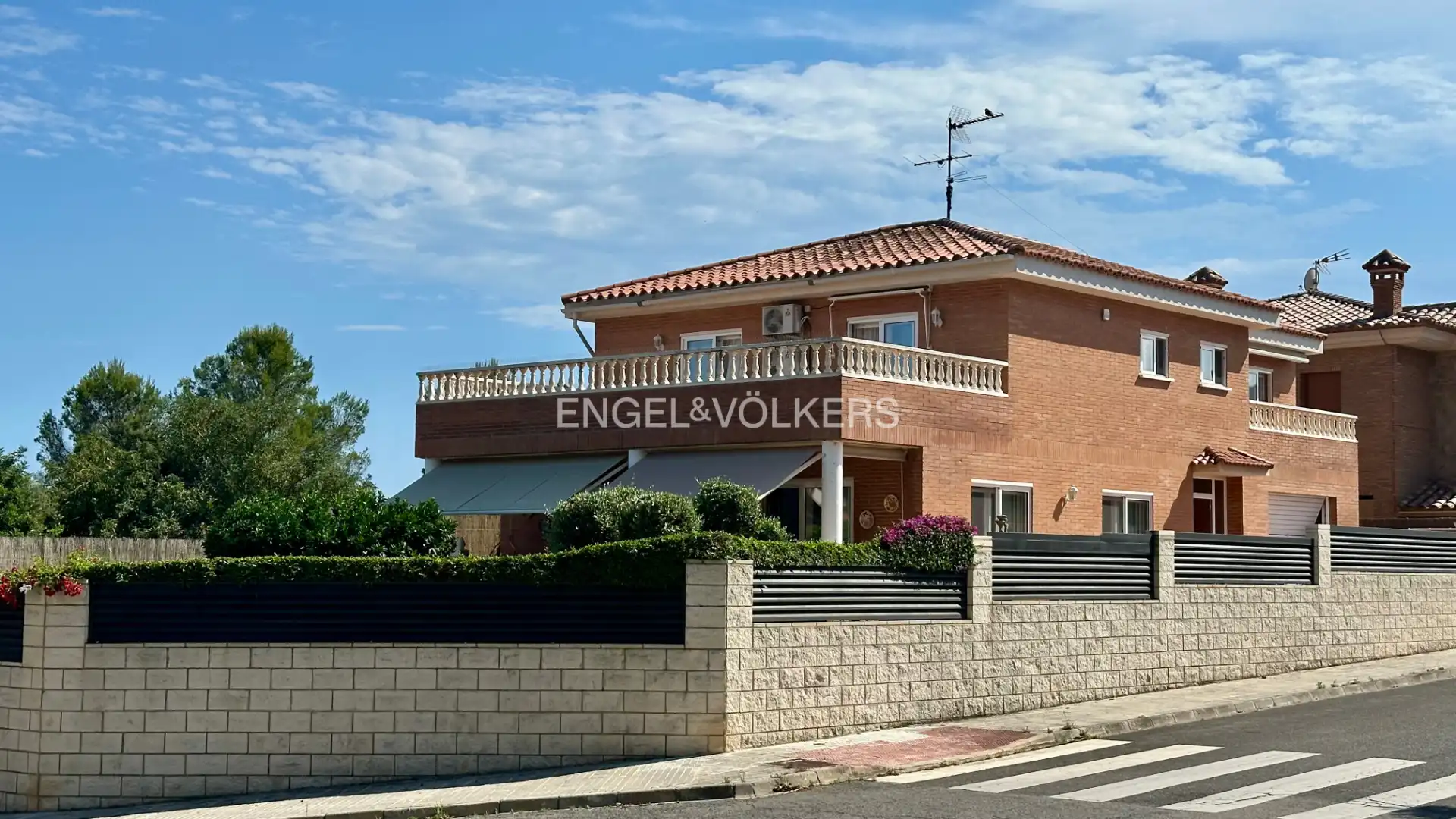 Vista exterior de Casa o xalet en venda en Almoster amb Aire condicionat, Calefacció i Jardí privat