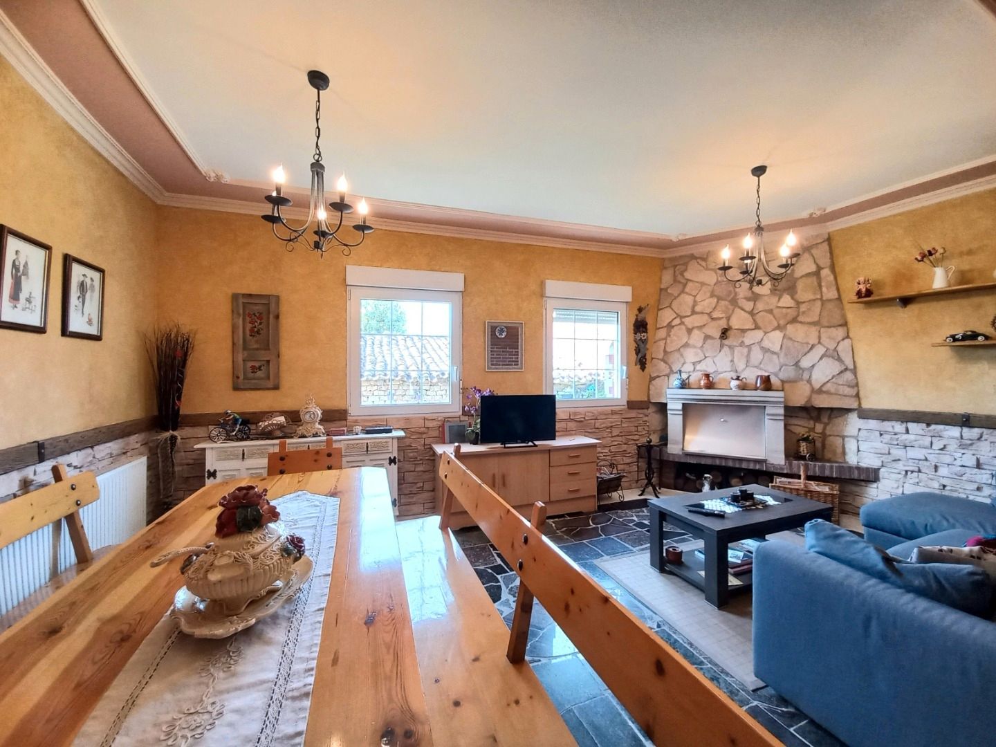 Living room of House or chalet for sale in Cayuela  with Heating, Parquet flooring and Storage room