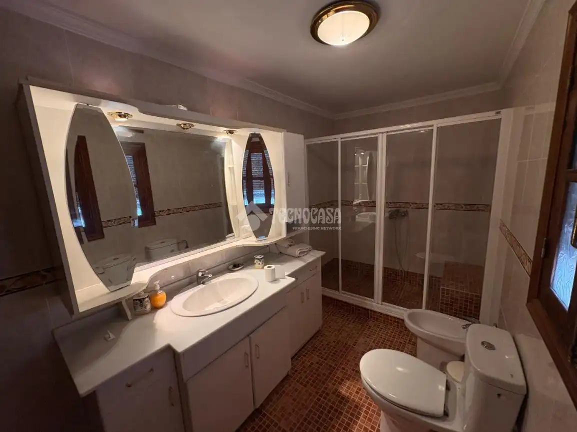 Baño de Casa adosada en venta en Ardales con Amueblado y Balcón