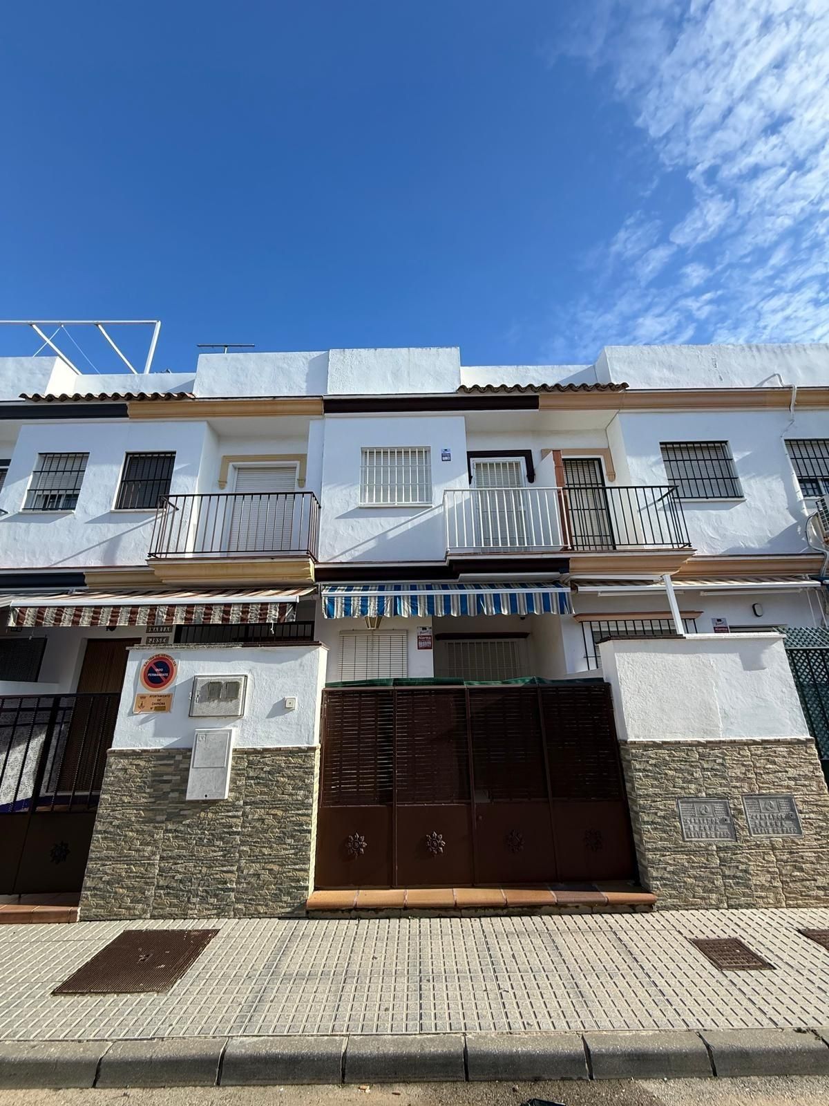 Exterior view of Single-family semi-detached for sale in Chipiona  with Terrace, Balcony and Alarm