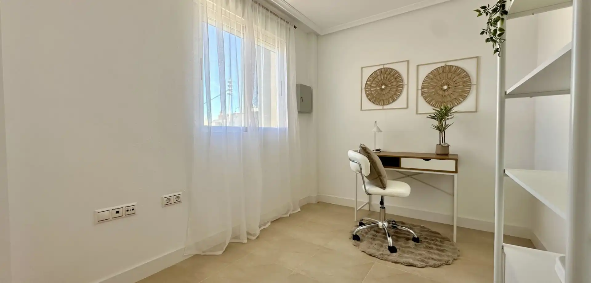 Dormitori de Apartament en venda en Torrevieja amb Aire condicionat, Terrassa i Moblat