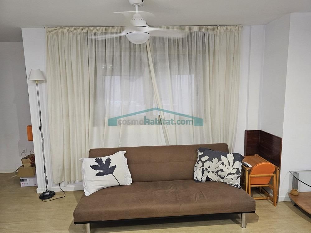 Sala d'estar de Estudi en venda en Alicante / Alacant amb Parquet i Piscina comunitària