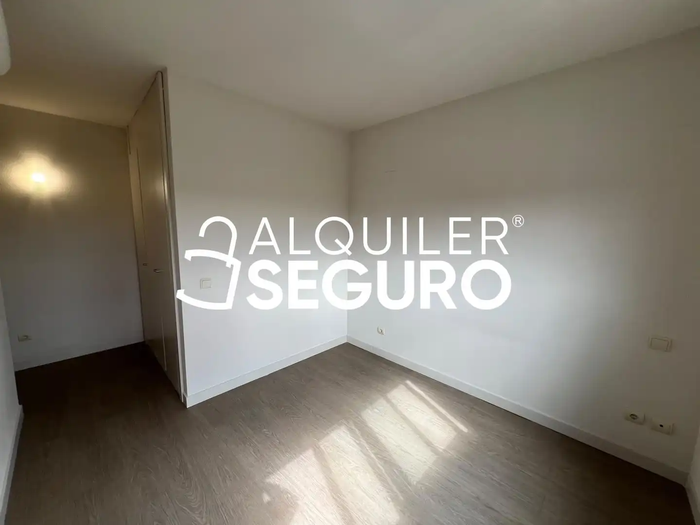 Bedroom of Flat for rent in Fuencarral - El Pardo