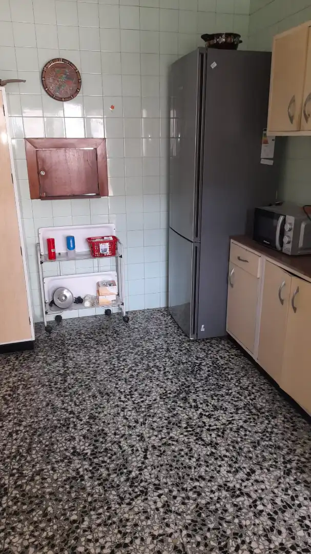 Küche von Wohnung zum Verkauf in Torrenueva Costa mit Ofen, Waschmaschine und Balkon