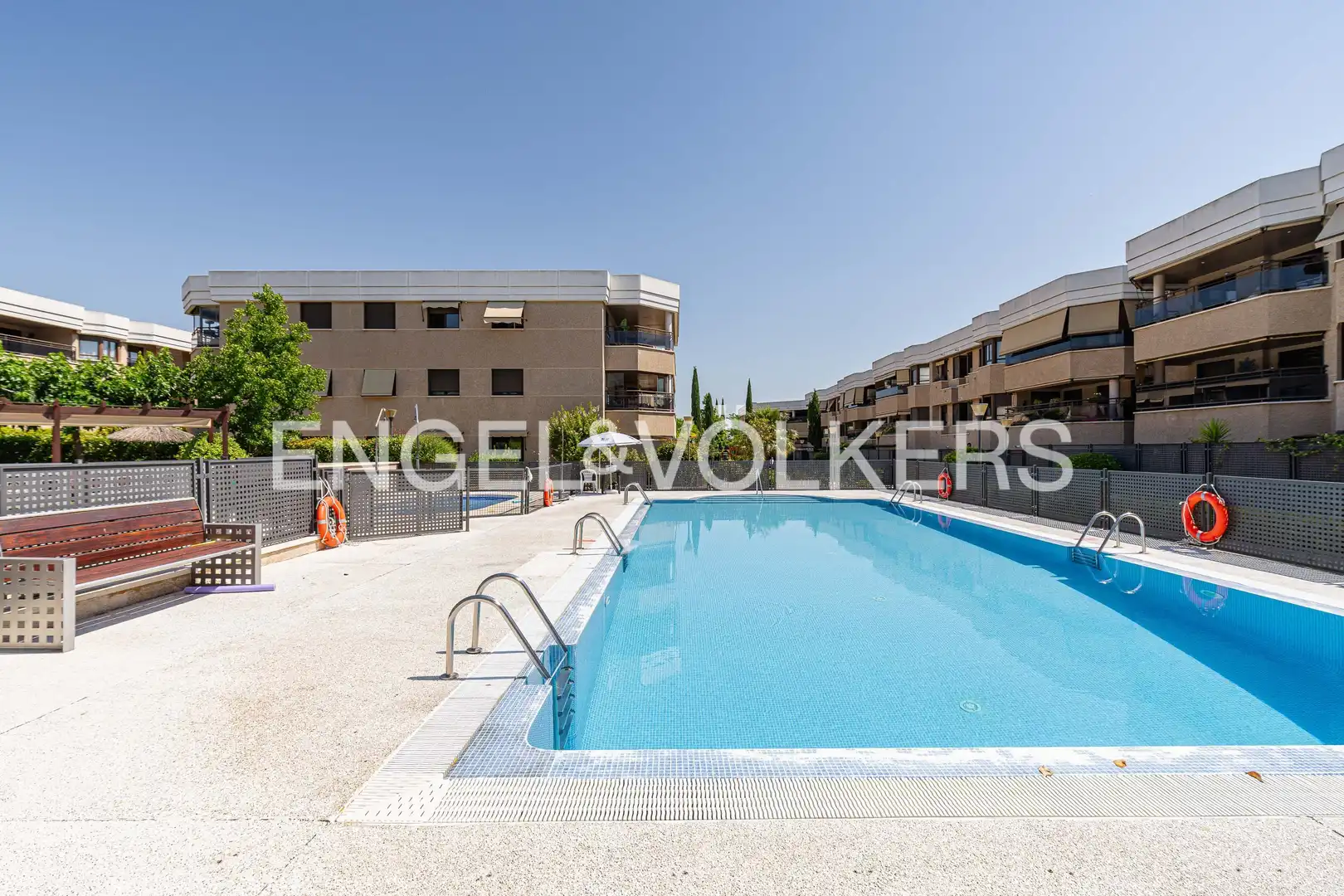 Piscina de Pis de lloguer en Las Rozas de Madrid amb Aire condicionat, Calefacció i Jardí privat