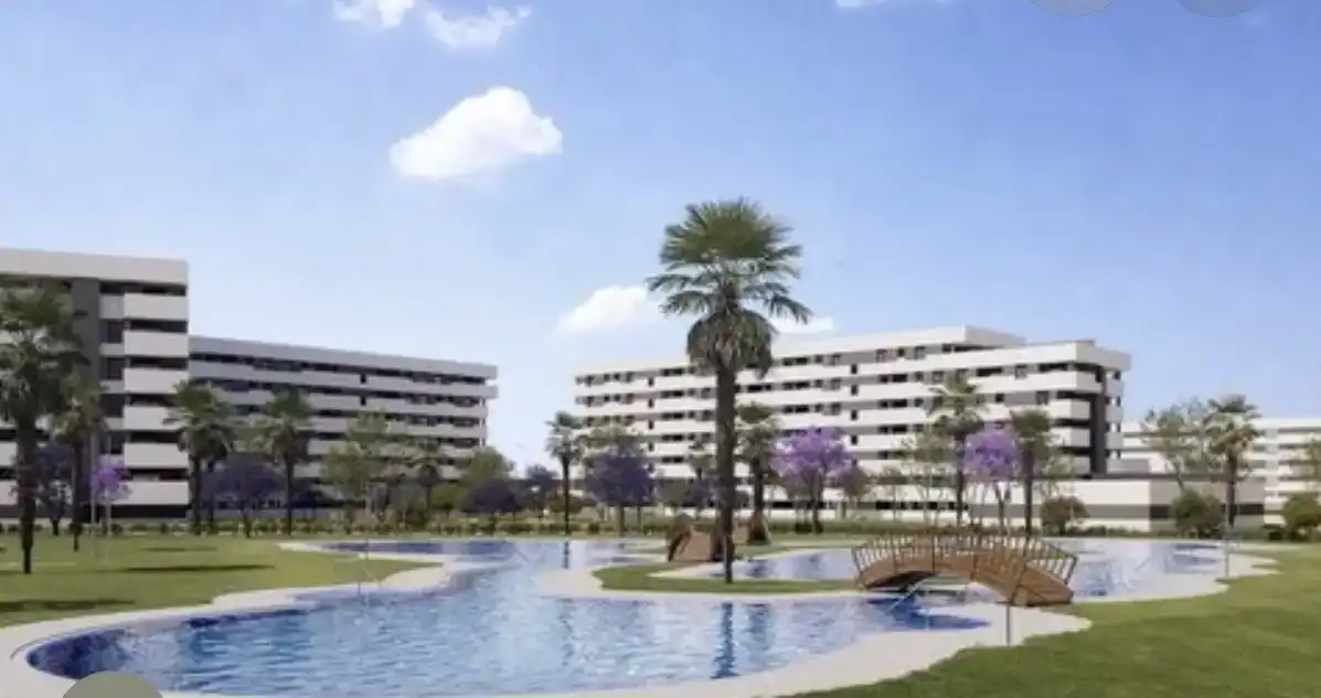 Vista exterior de Pis en venda en  Sevilla Capital amb Aire condicionat i Piscina