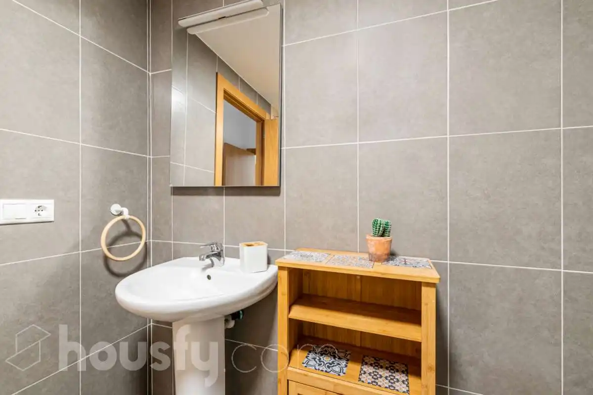 Bany de Pis de lloguer en Sagunto / Sagunt amb Parquet, Moblat i Balcó