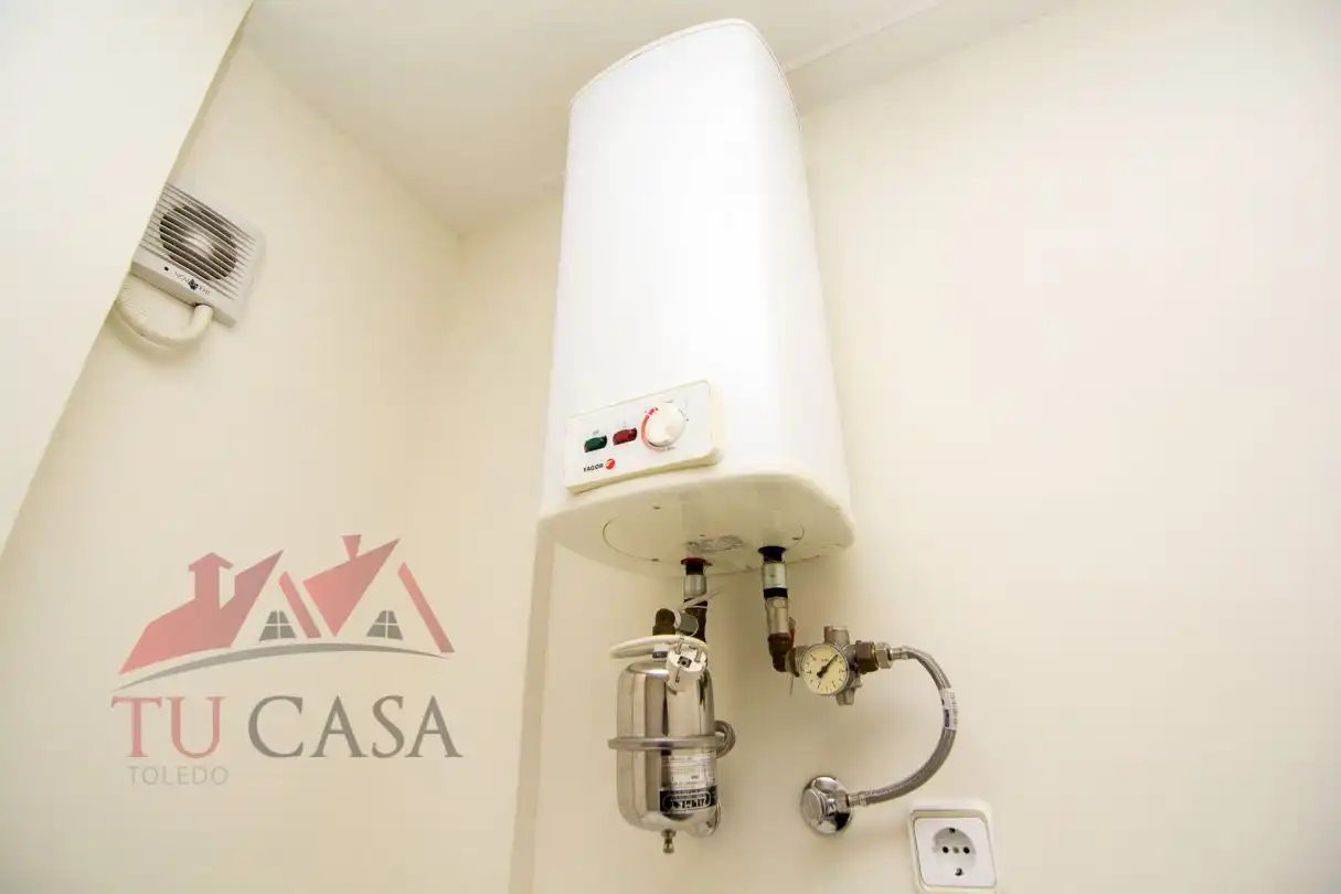 Office for rent in Toledo  with Air Conditioner and Heating