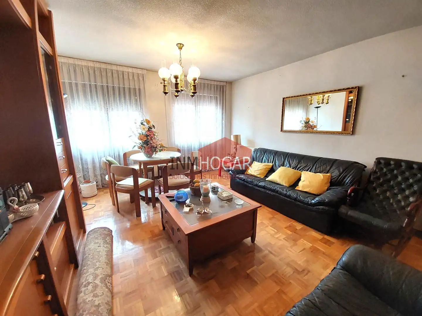 Sala de estar de Piso en venta en Arévalo con Calefacción, Parquet y Amueblado