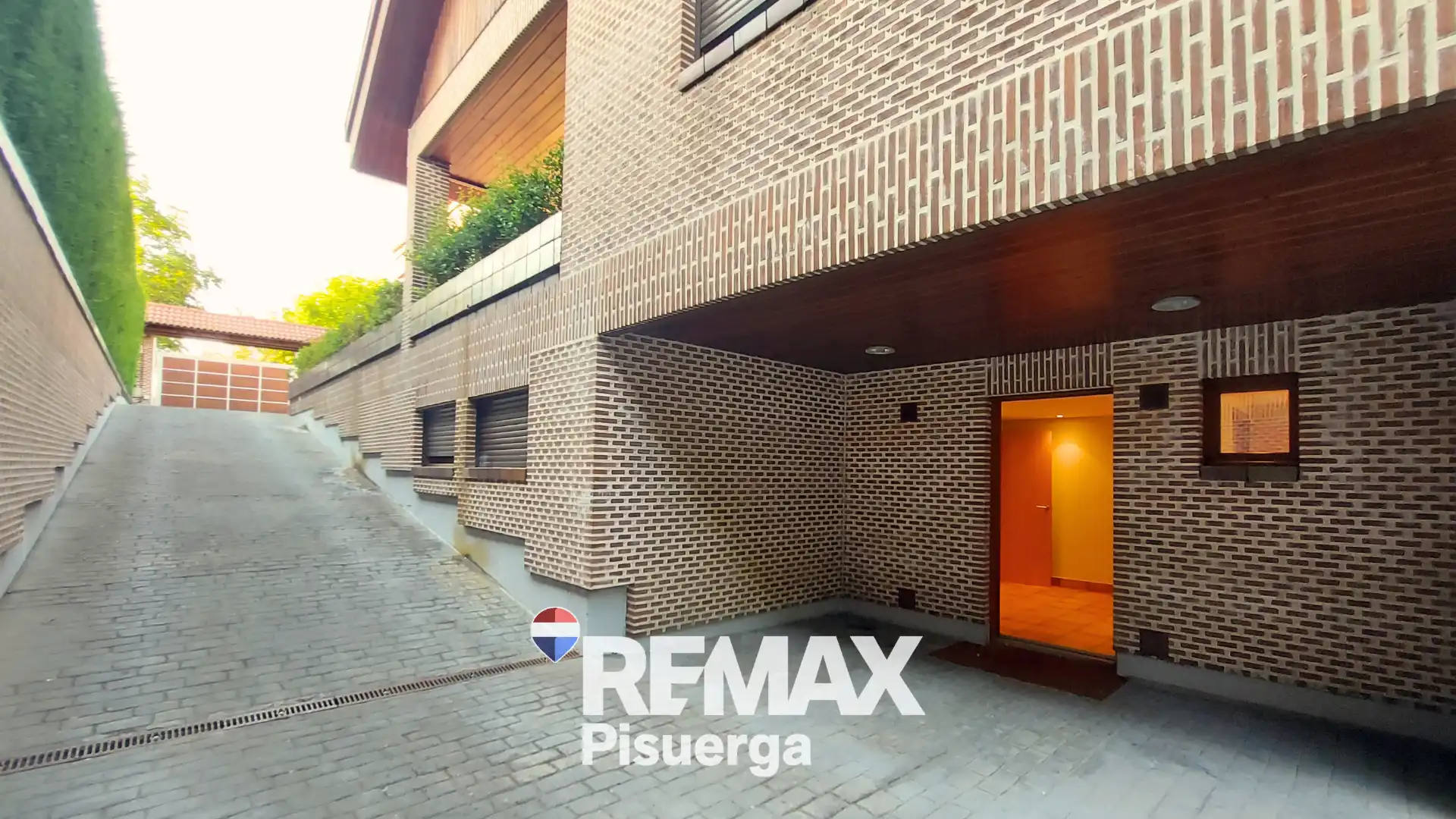 Vista exterior de Casa o xalet en venda en Boecillo amb Aire condicionat, Calefacció i Jardí privat