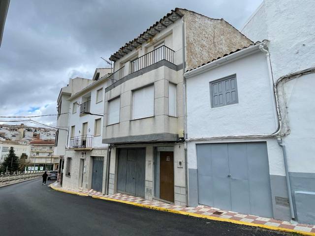 Casa adosada en Venta en Castillo de Locubín