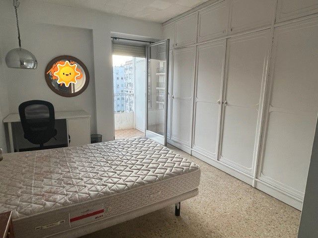 Bedroom of Flat to share in  Valencia Capital  with Heating and Furnished