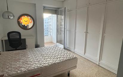 Bedroom of Flat to share in  Valencia Capital  with Heating and Furnished