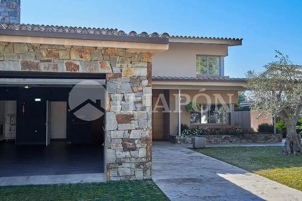 Vista exterior de Casa o chalet en venta en Alella con Aire acondicionado, Calefacción y Jardín privado