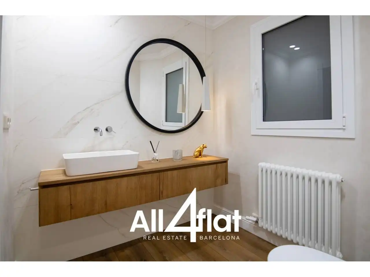 Bathroom of Flat for sale in Barcelona  with Air Conditioner, Heating and Parquet flooring