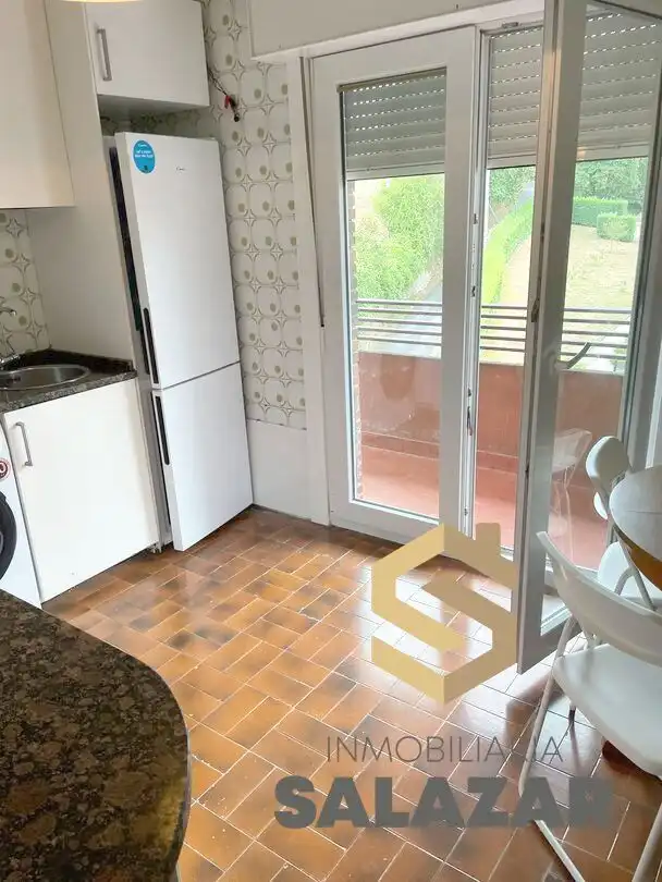 Balcony of Flat for rent in Okondo  with Heating