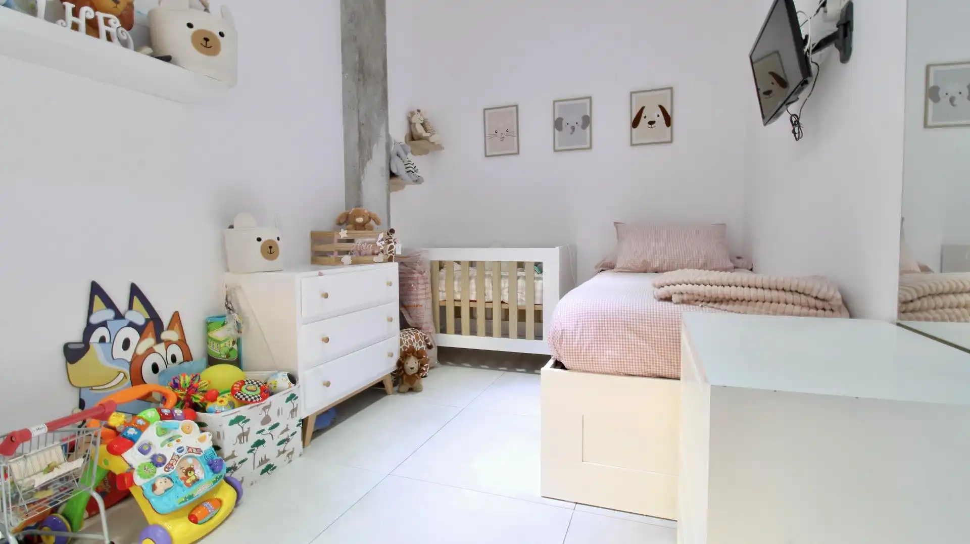 Habitación de Casa adosada en venta en Armilla con Aire acondicionado, Calefacción y Jardín privado