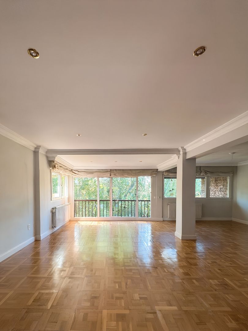 Living room of Flat for sale in La Moraleja  with Air Conditioner, Storage room and Community pool