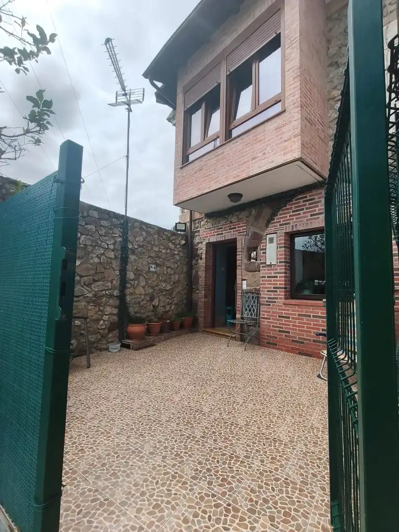 Vista exterior de Casa adosada en venta en Camargo con Trastero