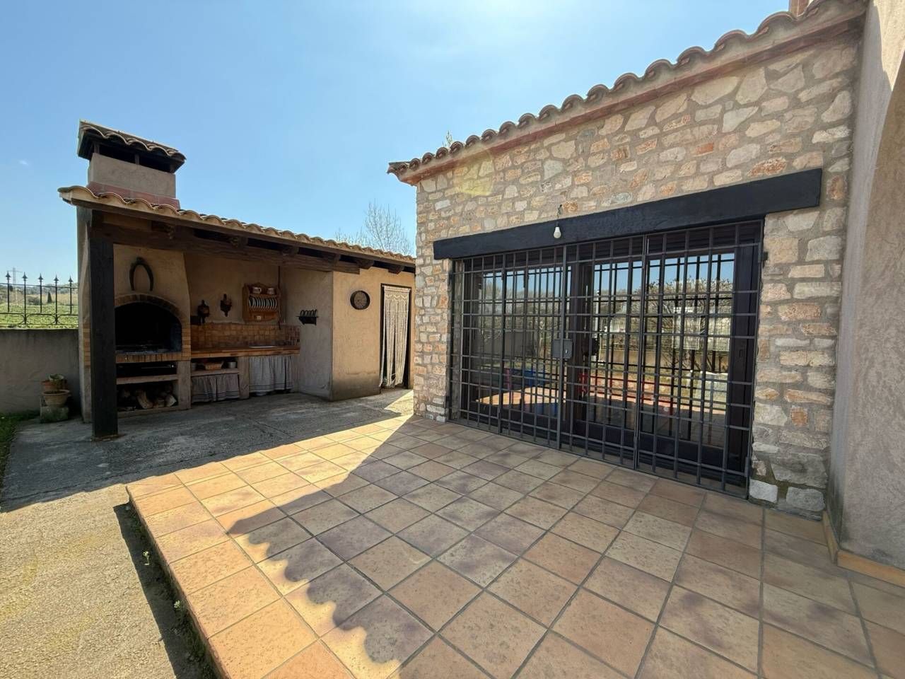 Vista exterior de Casa o xalet en venda en Montornès del Vallès amb Calefacció, Jardí privat i Terrassa