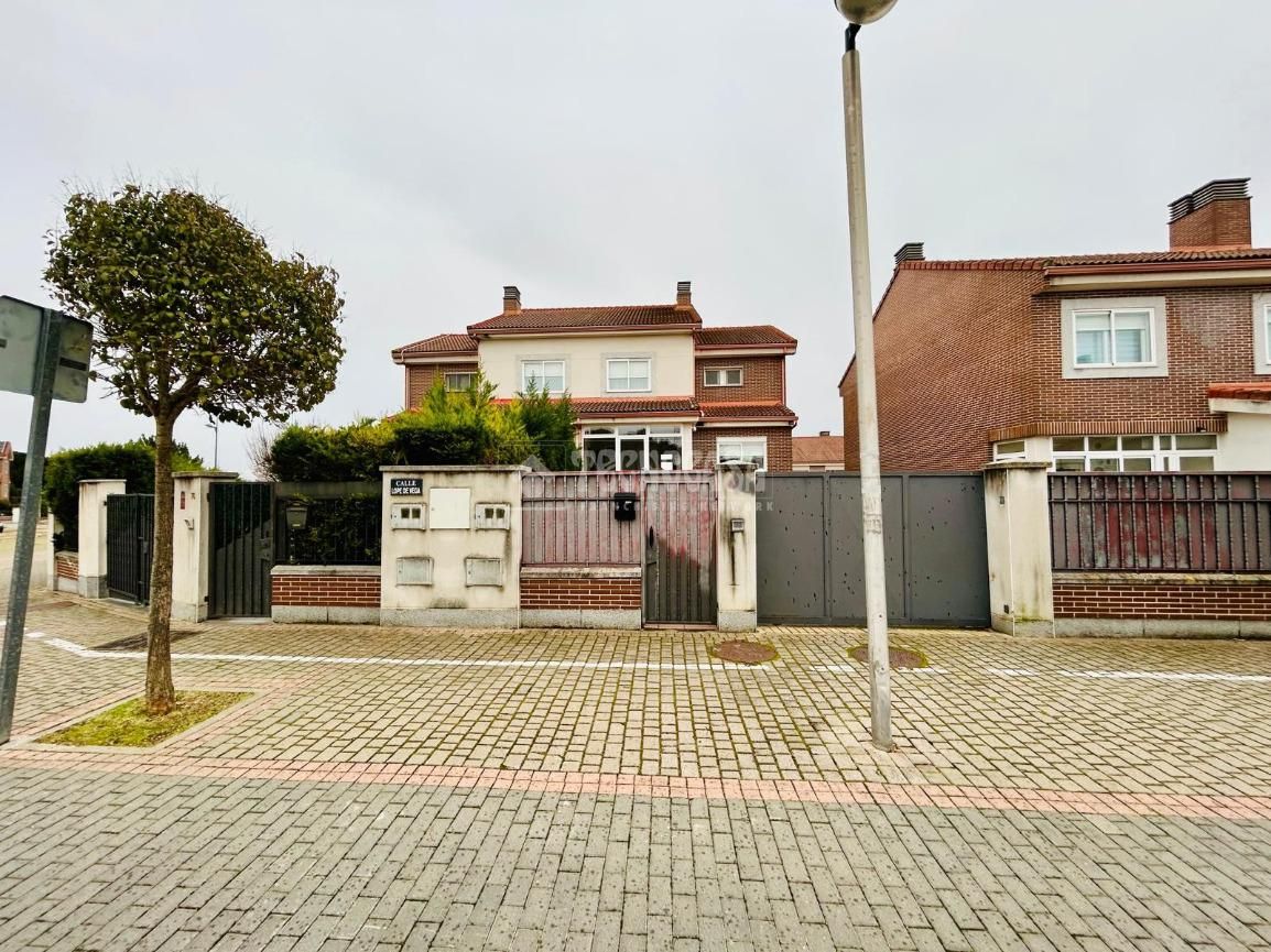 Exterior view of Single-family semi-detached for sale in Boecillo  with Heating