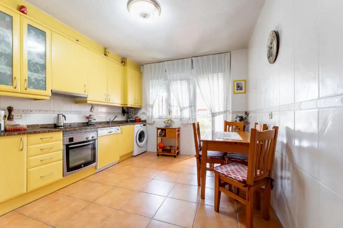 Cocina de Casa adosada en venta en Torrelodones con Calefacción, Jardín privado y Terraza