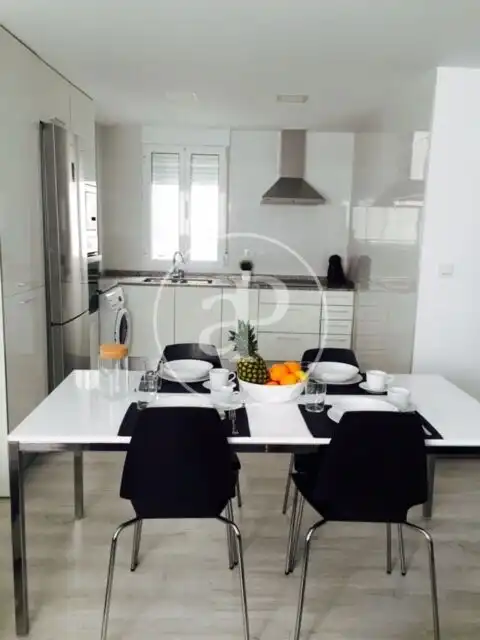 Cuina de Pis de lloguer en  Valencia Capital amb Aire condicionat, Calefacció i Moblat