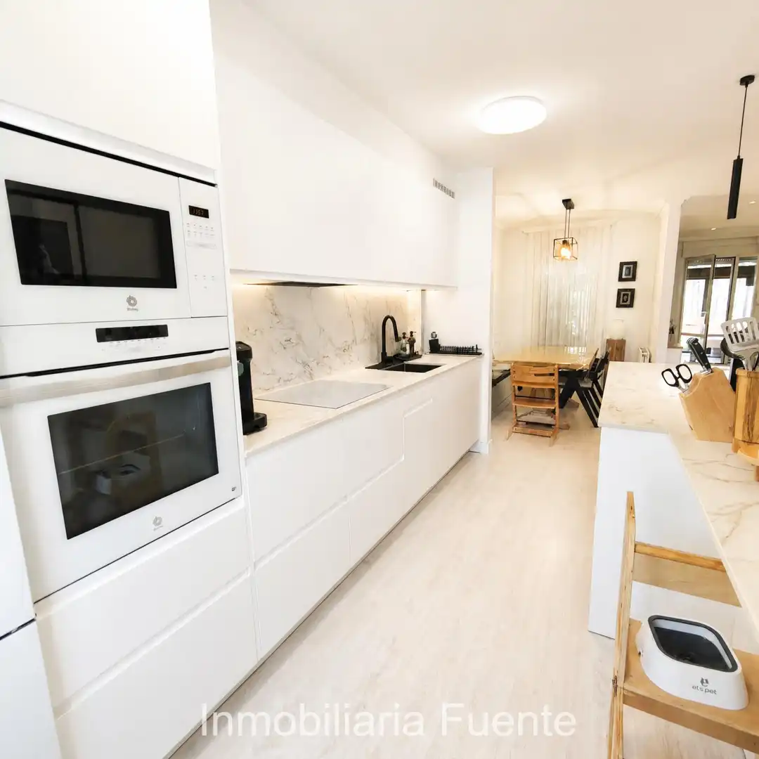 Küche von Einfamilien-Reihenhaus zum Verkauf in Muskiz mit Heizung, Privatgarten und Terrasse