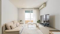 Living room of Flat for sale in  Barcelona Capital  with Air Conditioner, Parquet flooring and Balcony