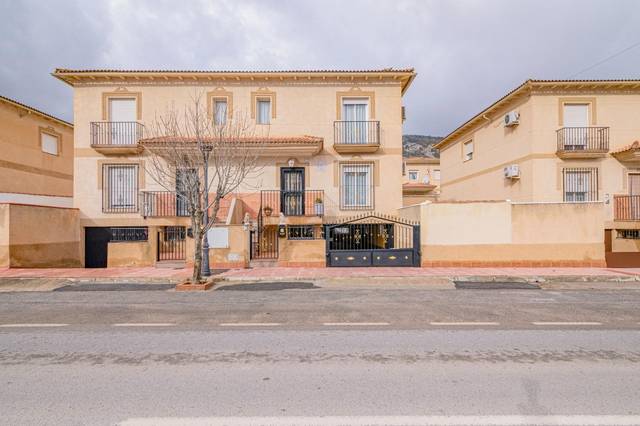 Casa adosada en Venta en Carretera ILLORA, 35 en Íllora