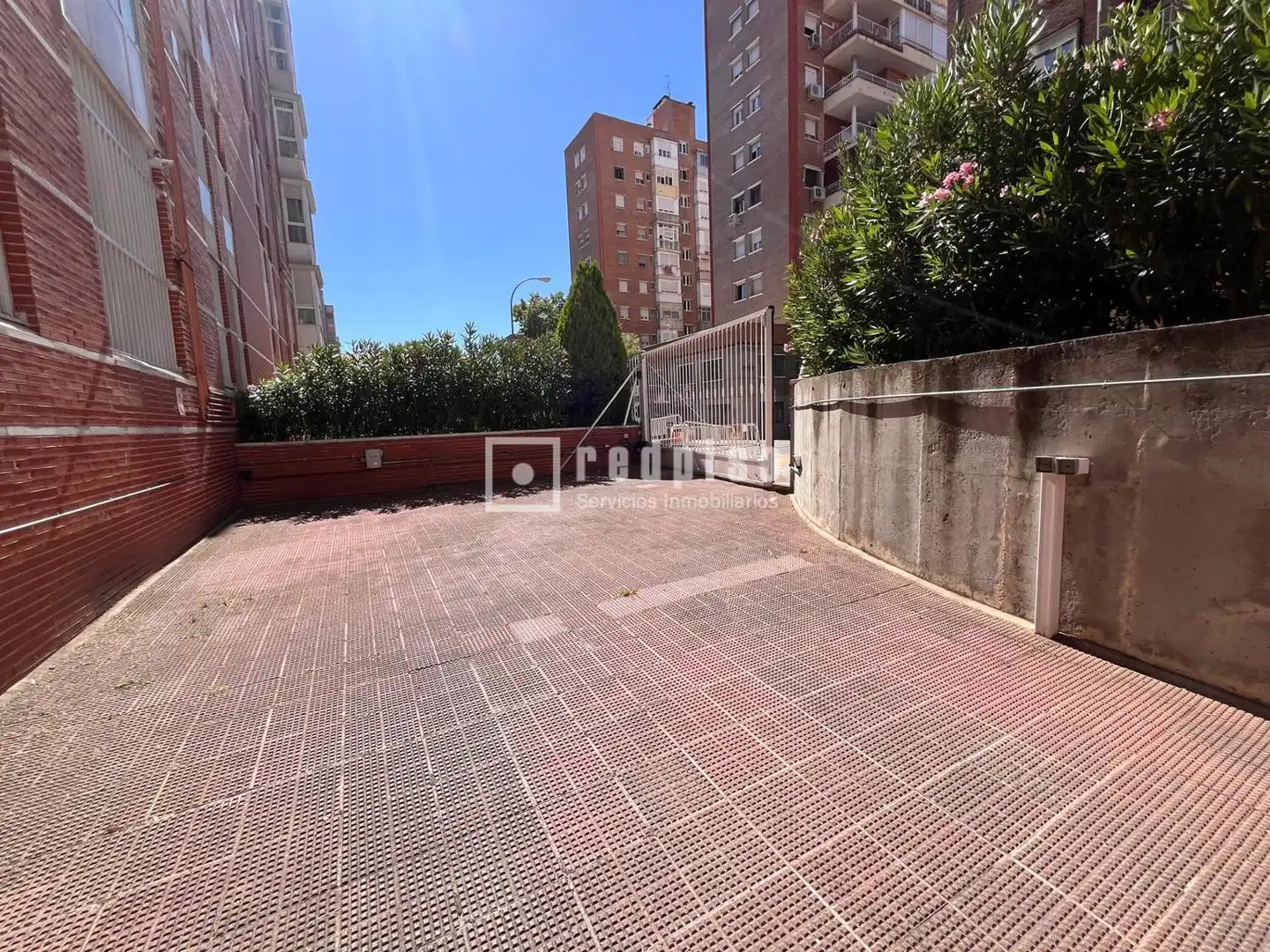 Parking of Flat for sale in Madrid  with Air Conditioner, Heating and Private garden