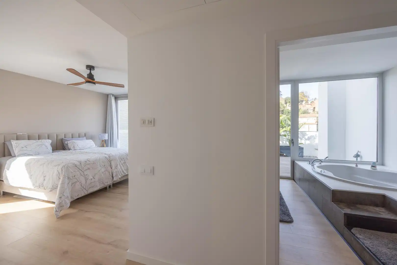 Dormitori de Casa o xalet en venda en Esplugues de Llobregat amb Calefacció, Jardí privat i Parquet