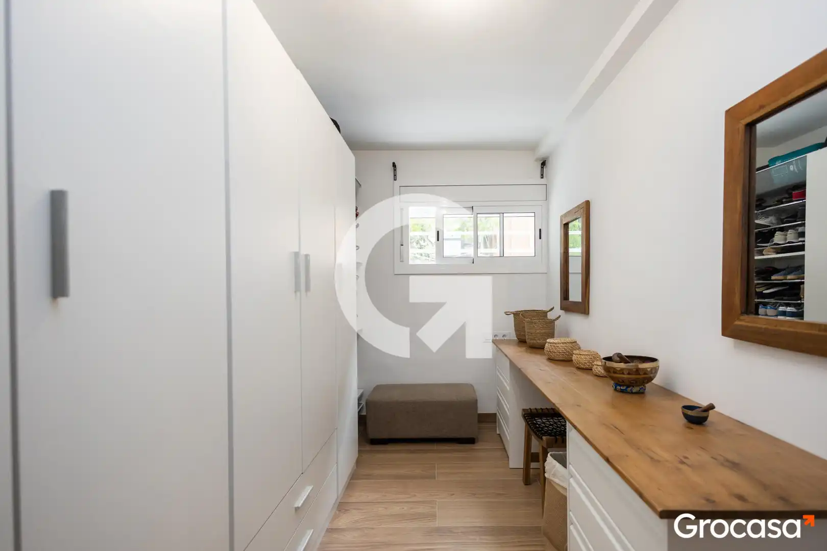 Flat for sale in Barcelona  with Air Conditioner, Heating and Furnished