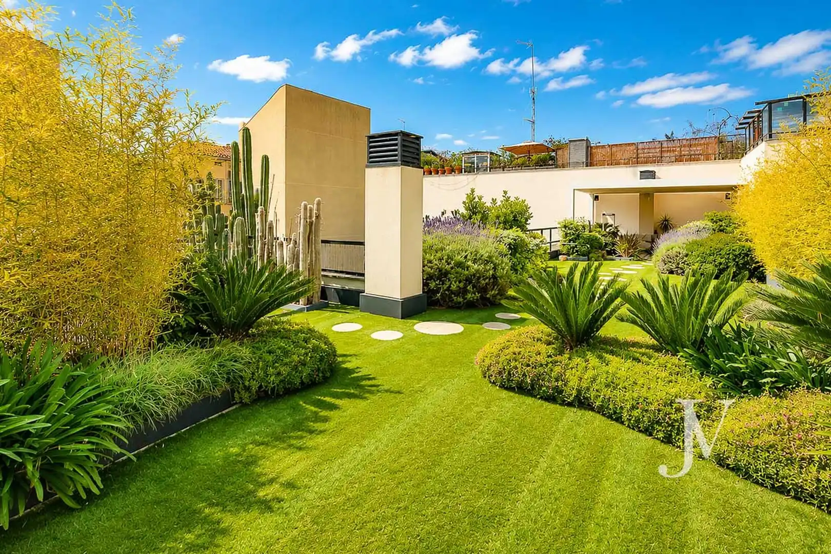 Jardín de Ático en venta en Madrid con Aire acondicionado, Calefacción y Jardín privado