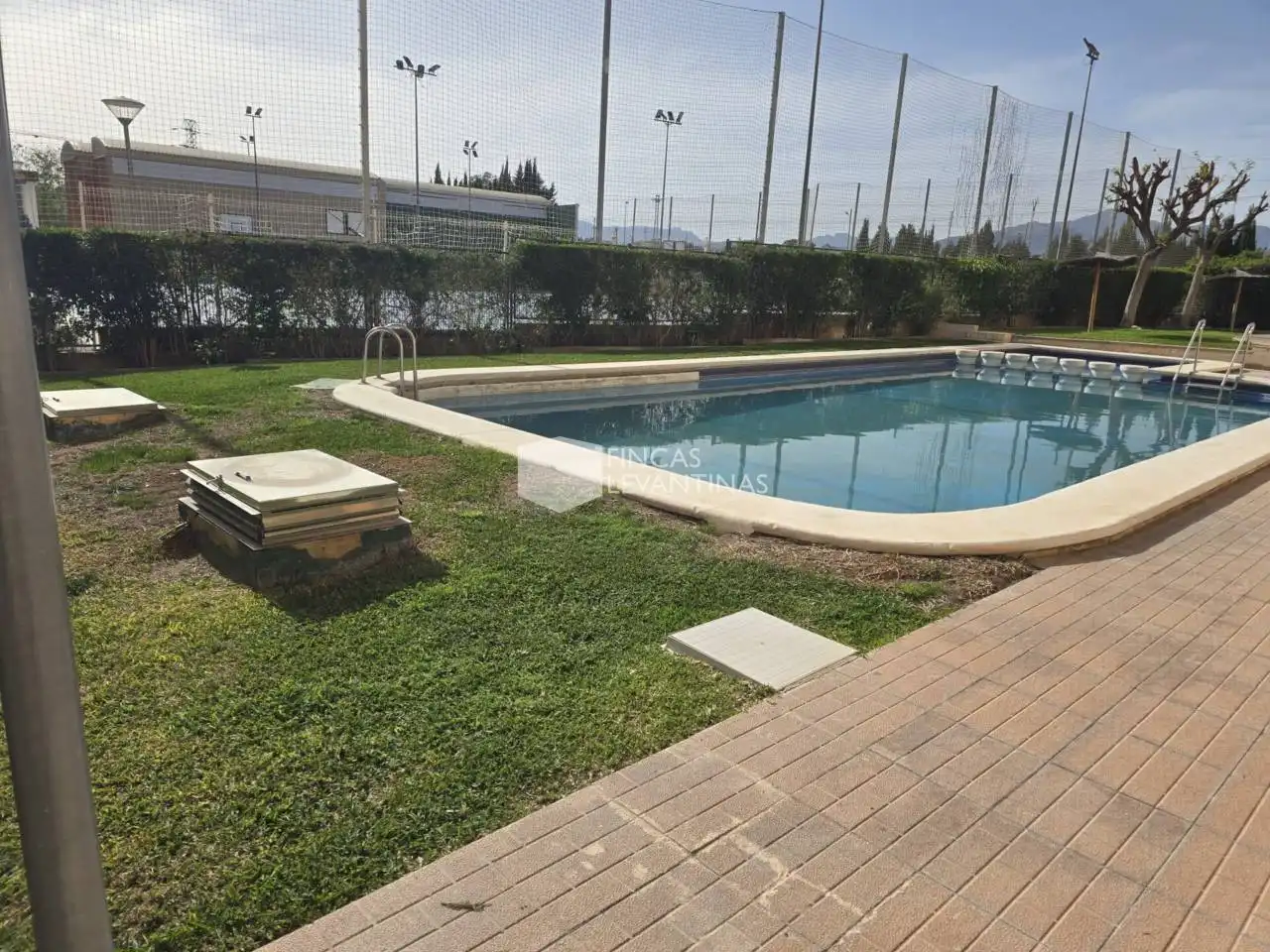 Piscina de Pis en venda en San Vicente del Raspeig / Sant Vicent del Raspeig amb Moblat, Balcó i Piscina comunitària
