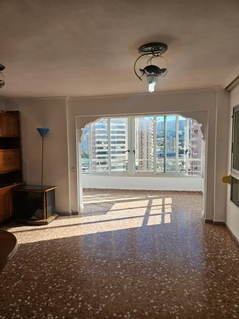 Vista exterior de Piso en venta en Benidorm con Terraza y Piscina comunitaria