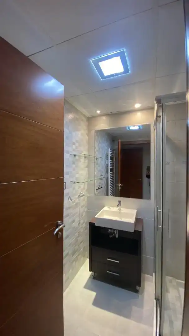 Baño de Piso en venta en  Granada Capital con Piscina y Balcón