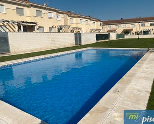 Piscina de Casa adosada en venda en Valdestillas amb Calefacció, Jardí privat i Parquet