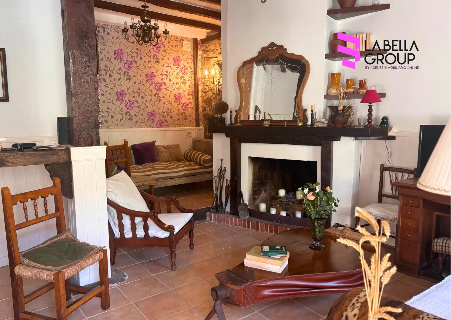 Sala d'estar de Finca rústica en venda en Pesaguero amb Calefacció, Jardí privat i Parquet
