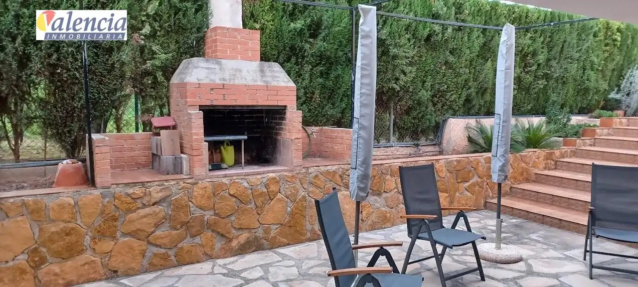 Terraza de Casa o chalet en venta en Chiva con Jardín privado