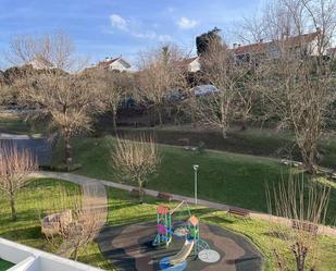 Vista exterior de Dúplex en venda en Abanto y Ciérvana-Abanto Zierbena amb Calefacció, Jardí privat i Terrassa