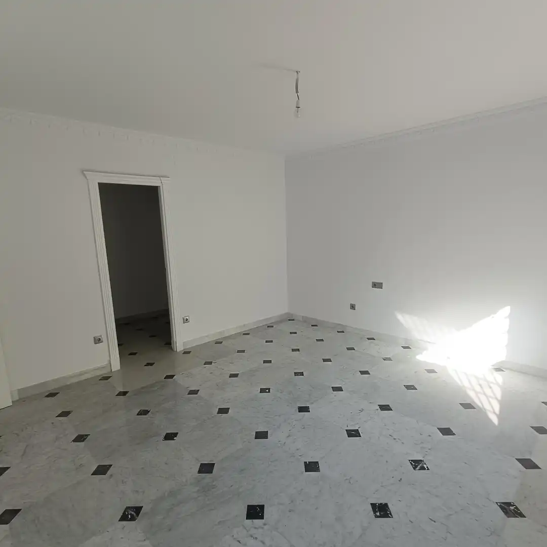 Wohnung zur Miete in Sevilla mit Klimaanlage, Heizung und Privatgarten